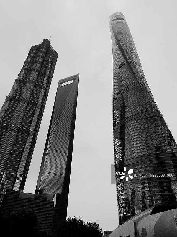 上海的摩天大楼直插云霄图片素材