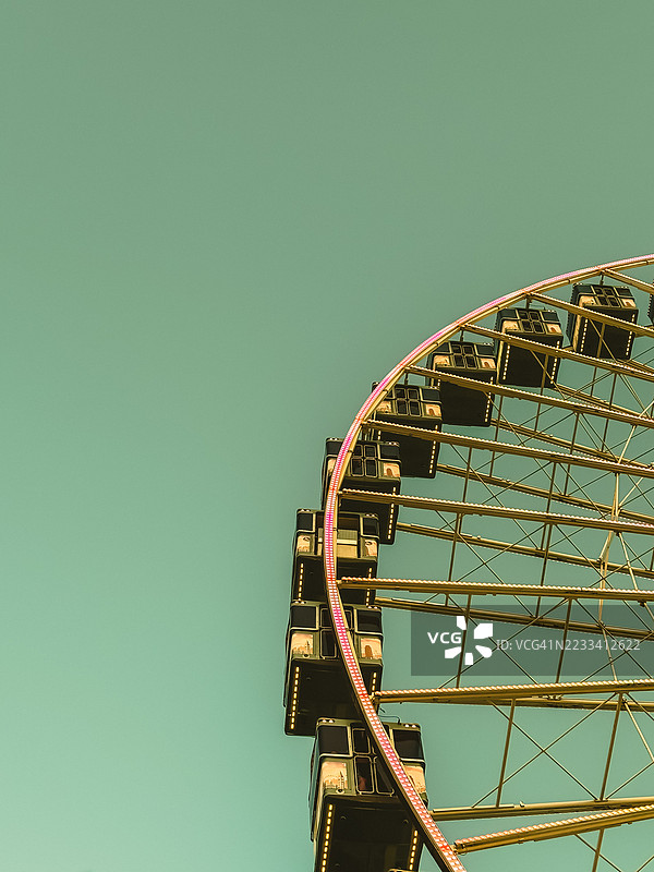 德国晴空下的摩天轮图片素材