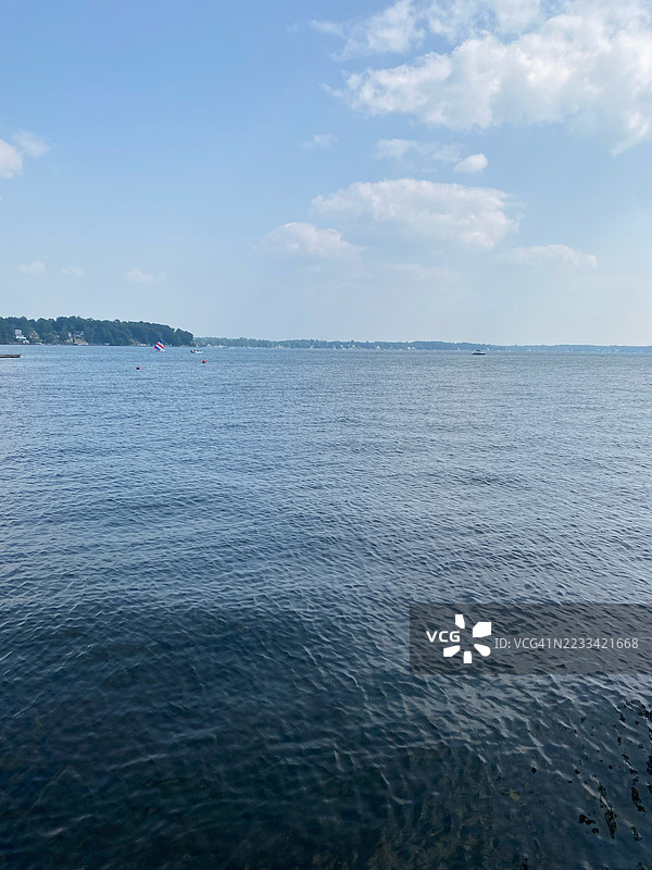 宁静的海景，蓝天和白云，卡尔弗，美国图片素材