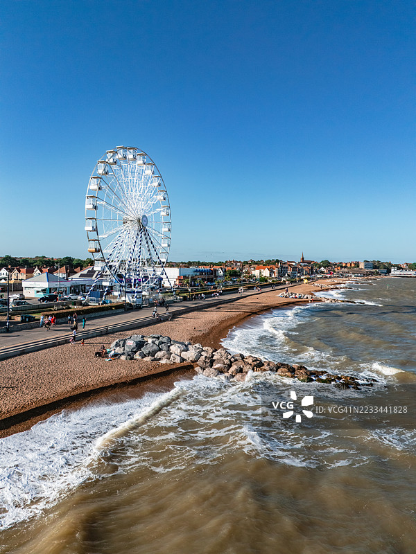 费利克斯托的海滨天际线上矗立着摩天轮图片素材