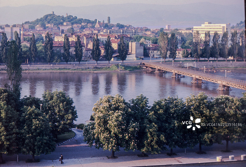 1978年保加利亚普罗夫迪夫市马里察河上的桥的复古照片图片素材