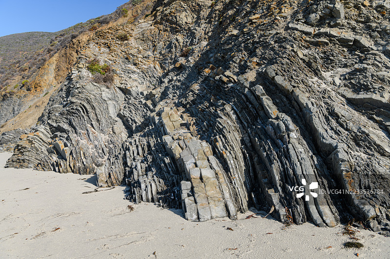 皮费尔海滩上的崎岖岩石形成图片素材
