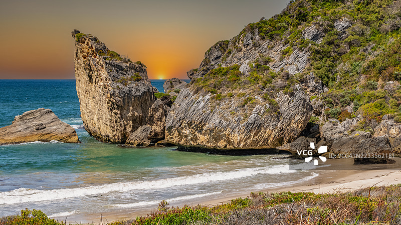澳大利亚风吹港的日落岩石海岸风景图片素材