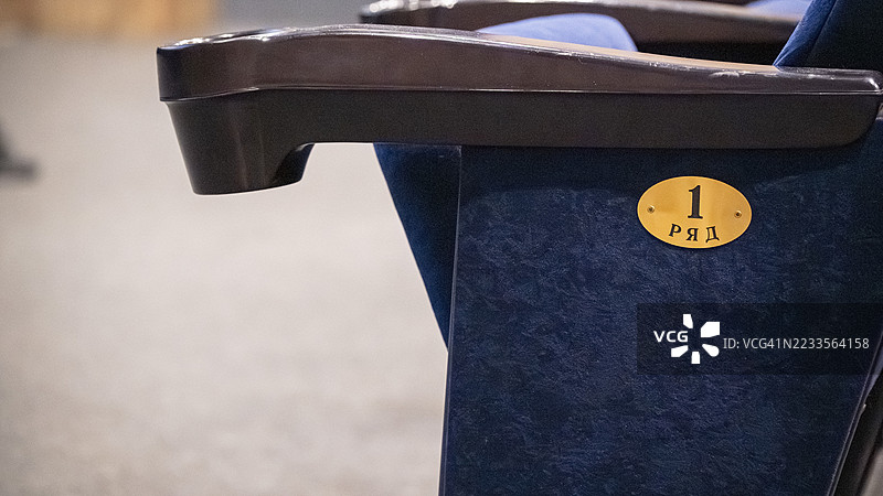 会议室前排座位，等待会议开始图片素材