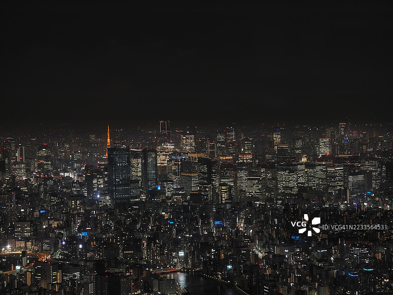 夜晚的日本城市灯光璀璨图片素材