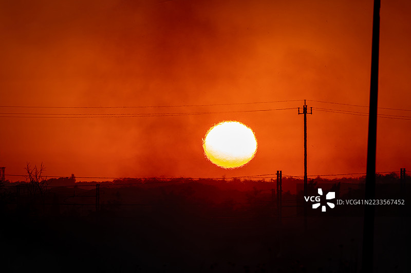 意大利罗马的电线轮廓下的日落景色图片素材