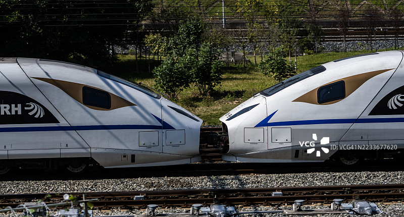 中国现代高铁机车的特写镜头图片素材
