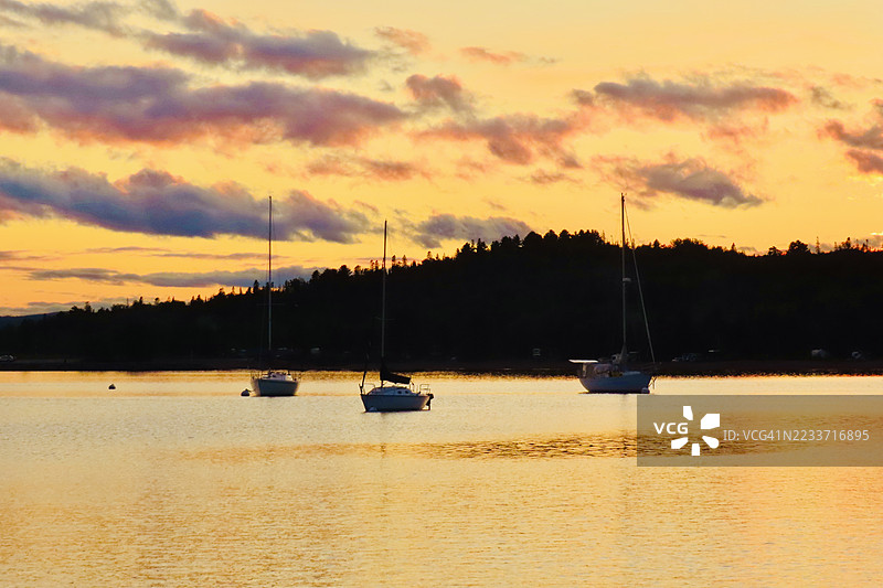 苏必利尔湖日落。大马雷明尼苏达州图片素材
