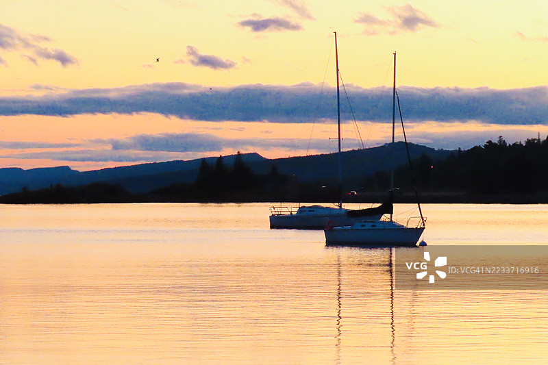苏必利尔湖日落。大马雷明尼苏达州图片素材
