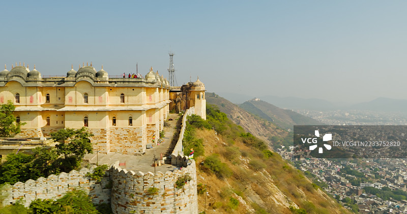 阳光明媚的斋浦尔纳哈尔加尔堡鸟瞰图图片素材
