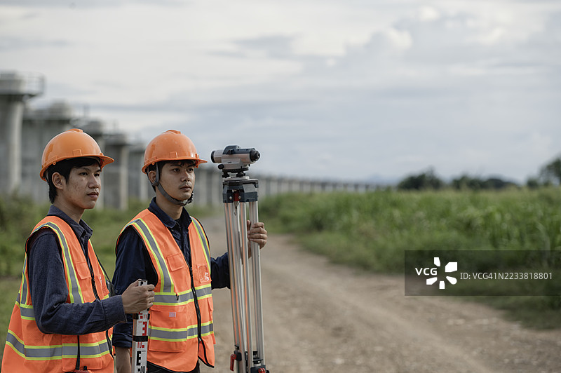 现场铁路建设与基础设施发展的调查图片素材