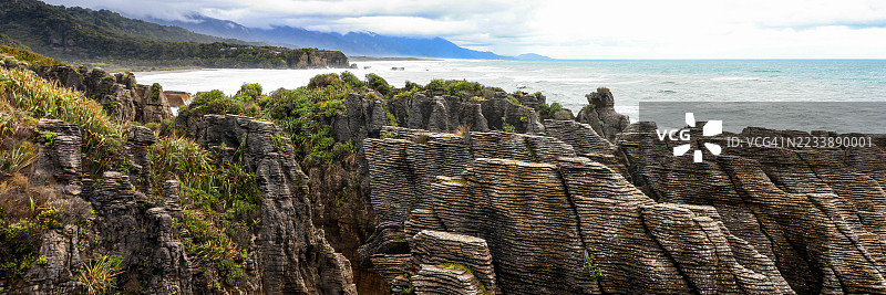 新西兰普纳凯基的煎饼岩和塔斯曼海全景,新西兰帕帕罗阿国家公园,普纳凯基煎饼岩图片素材