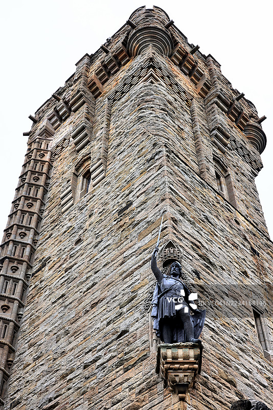 苏格兰斯特灵的国家华莱士纪念碑与威廉·华莱士雕像。图片素材