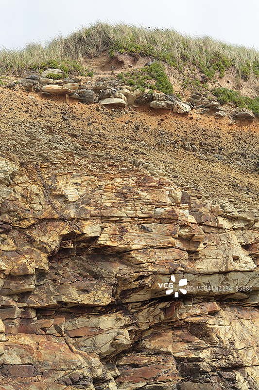 Gwithian海滩旁的悬崖景观图片素材