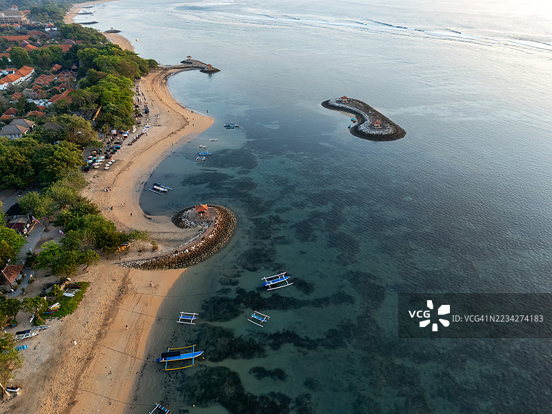印度尼西亚巴厘岛桑努尔海岸线的鸟瞰图图片素材