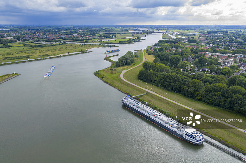 从上方看到的在莱克河附近的货船，靠近普林塞斯·贝阿特丽克斯水闸图片素材