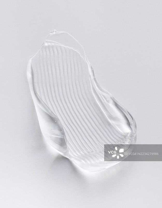 浅色背景上的化妆品质地乳霜凝胶图片素材