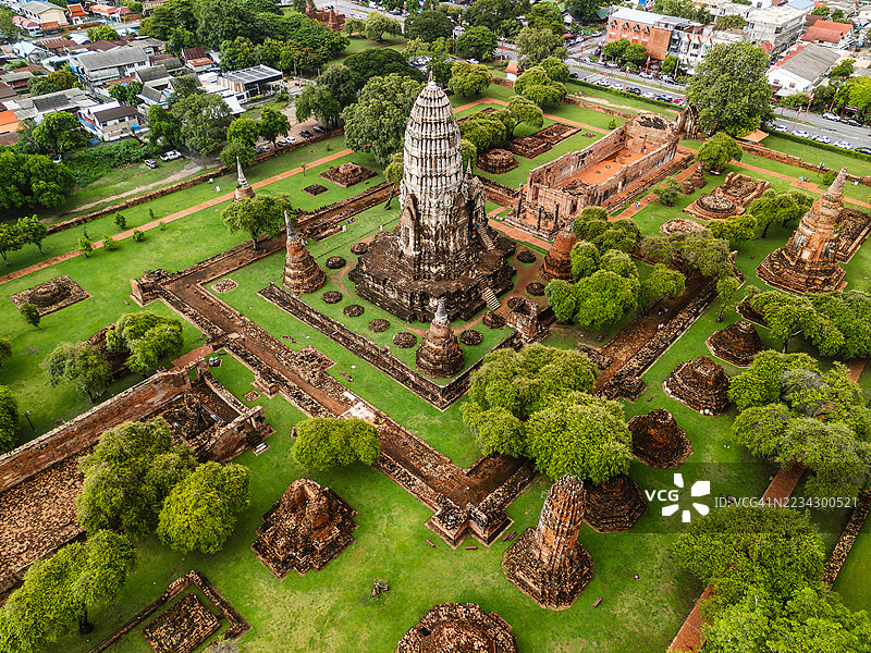 泰国历史悠久的寺庙群鸟瞰图图片素材