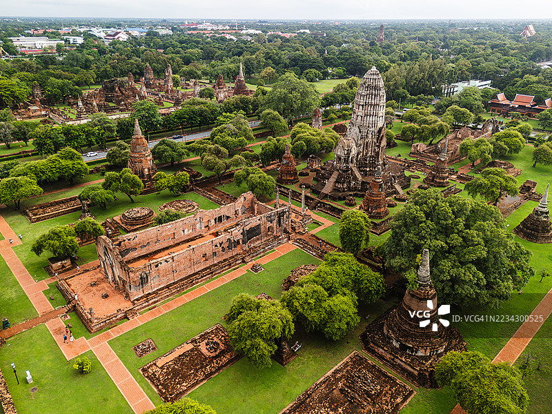 泰国历史悠久的寺庙群鸟瞰图图片素材
