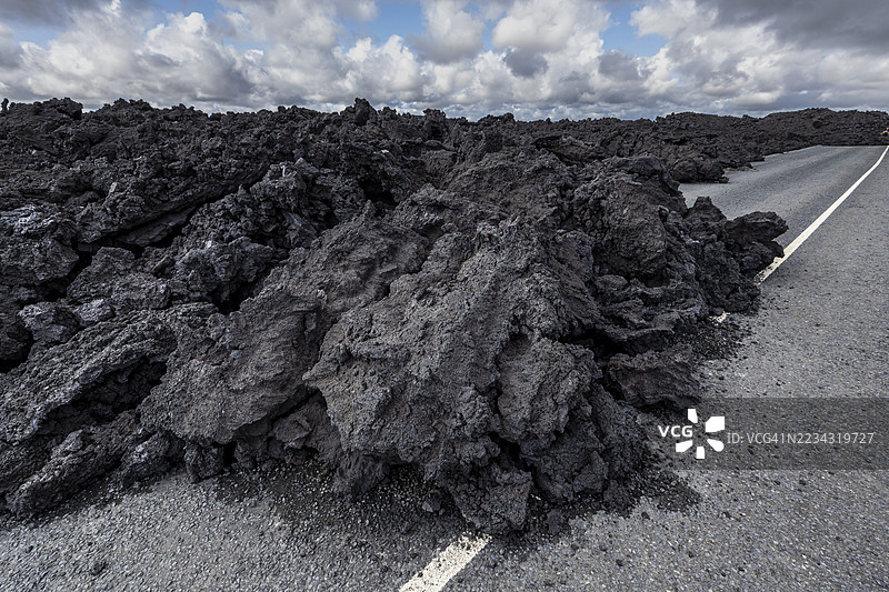 熔岩，熔岩场，公路，火山喷发，Sundhnúkur火山口链，雷克雅未克，冰岛图片素材