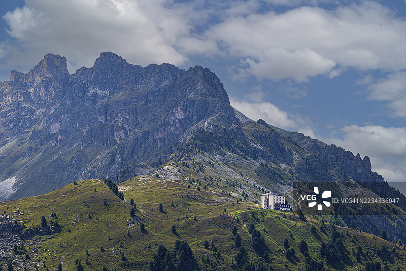 历史悠久的韦斯霍恩酒店，位于韦斯霍恩山下，安尼维耶谷，瓦莱阿尔卑斯山，瑞士瓦莱州图片素材