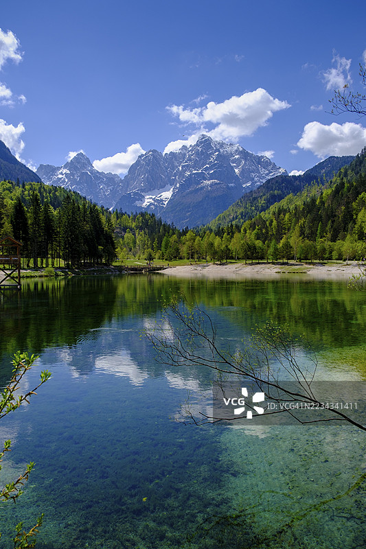 斯洛文尼亚，朱利安阿尔卑斯，卡尔尼奥拉上区，克兰斯卡戈拉，特里格拉夫国家公园的雅斯纳湖图片素材