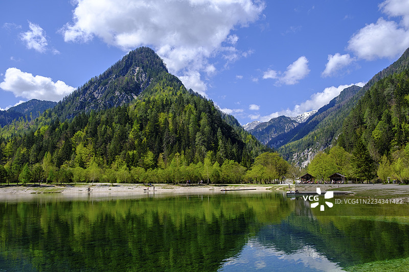 斯洛文尼亚，朱利安阿尔卑斯，卡尔尼奥拉上区，克兰斯卡戈拉，特里格拉夫国家公园的雅斯纳湖图片素材