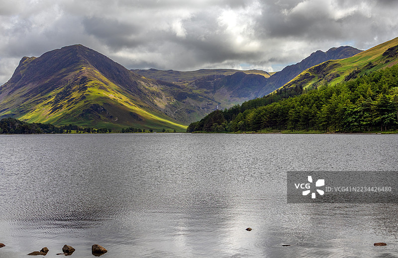 巴特米尔湖与山脉，湖区，英格兰图片素材
