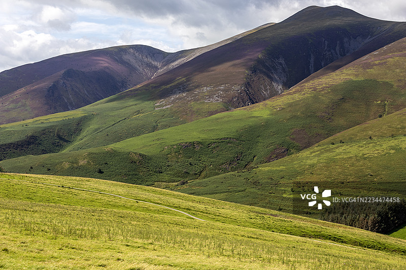 斯基道小人山和卡尔山，湖区，英格兰图片素材