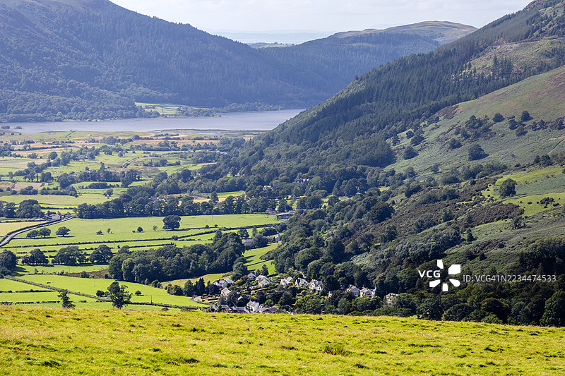 从拉特里格山俯瞰巴森斯韦特湖，凯斯威克，英格兰图片素材