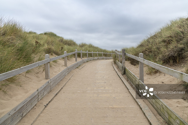 默西塞德郡福姆比角的木栈道，英格兰西北部图片素材