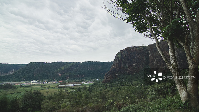 从西苏门答腊的哈劳谷裂肩观看哈劳谷图片素材