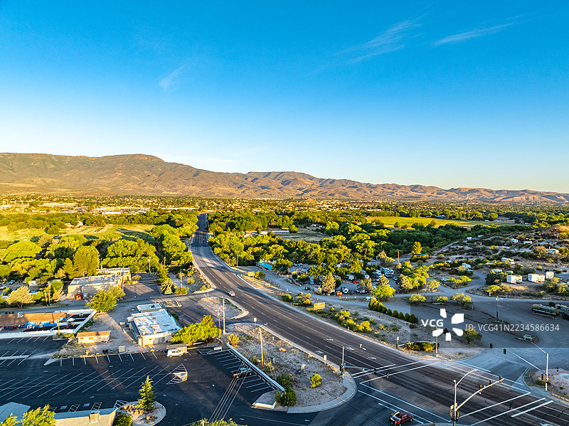 美国亚利桑那州棉花镇89A公路的景色图片素材