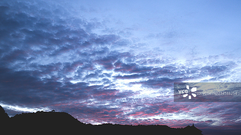 西苏门答腊哈劳谷的日落黄昏天空与轮廓图片素材