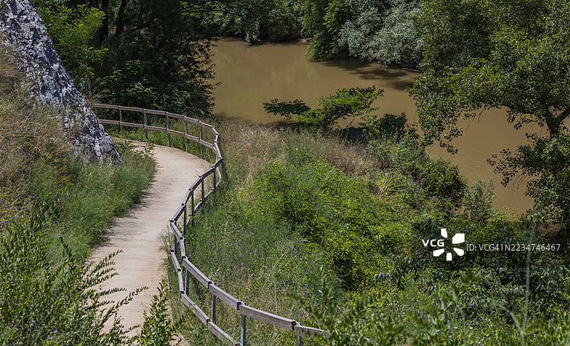 孤独的弯曲山脉图片素材