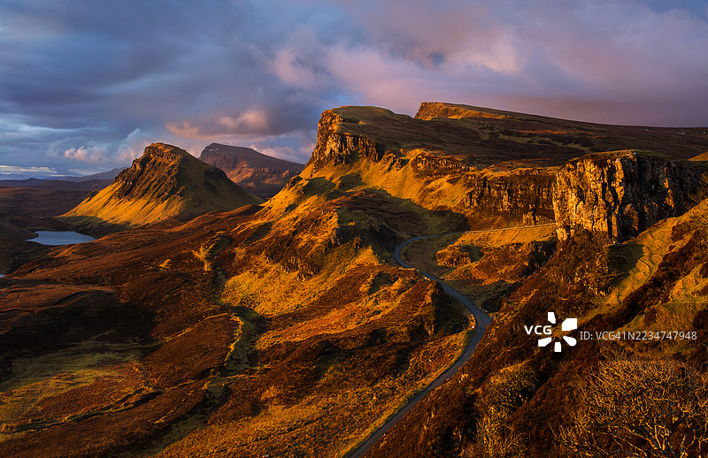 苏格兰斯凯岛的奎朗山脉日出图片素材