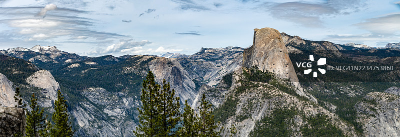 加利福尼亚州优胜美地国家公园的圆顶山脉图片素材