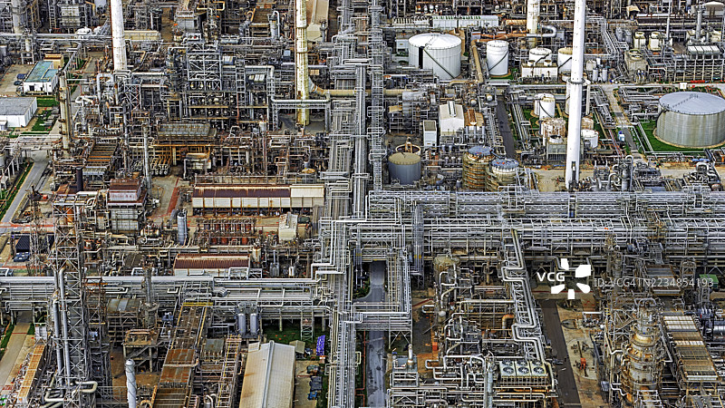 钢管道和设备的鸟瞰图图片素材