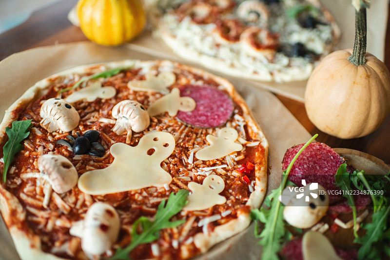 万圣节的厨房披萨图片素材