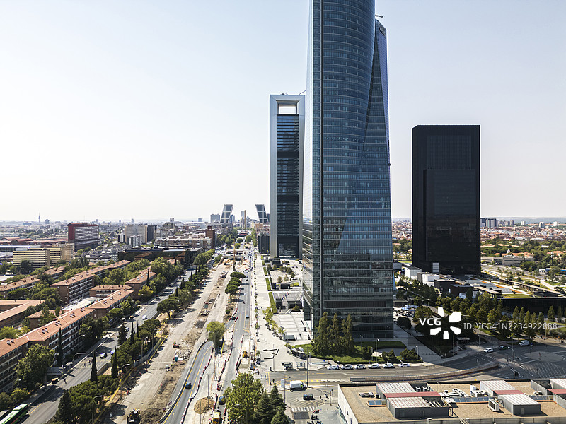 马德里卡斯蒂利亚广场的鸟瞰图，沿卡斯特利亚大道的摩天大楼。商业中心，商业，现代化。图片素材