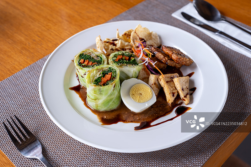 一盘印尼传统美食加多加多图片素材