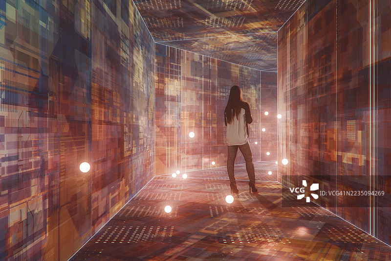 年轻女性站在未来主义走廊中图片素材