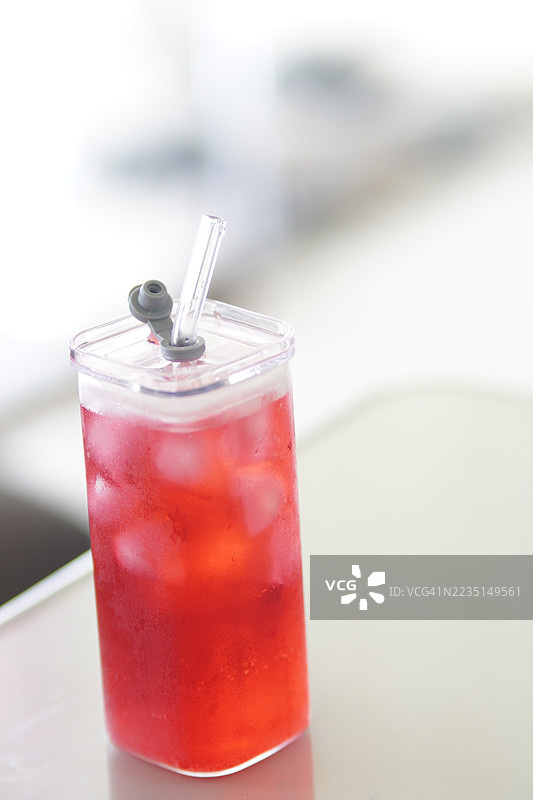 冰镇红苏打水图片素材