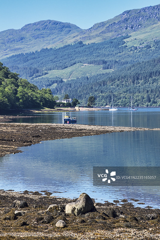 从阿罗查俯瞰阿盖尔，苏格兰英国的洛赫朗低潮景色。图片素材