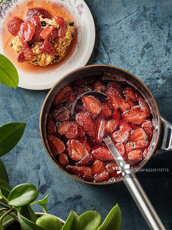 草莓果酱。制作草莓果冻。图片素材