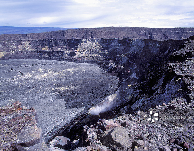 基拉韦厄火山哈雷马乌马乌火口边缘的一部分图片素材