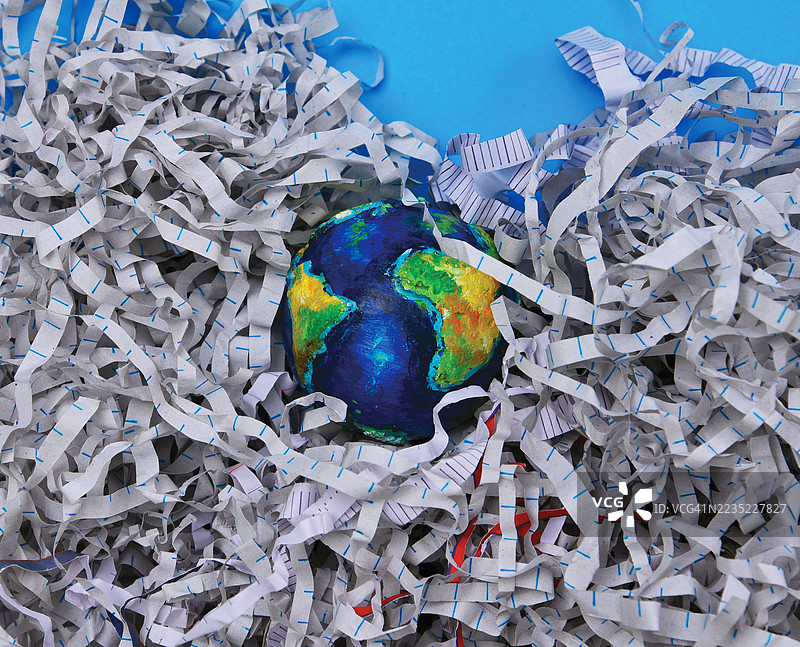 回收纸张，尊重地球图片素材