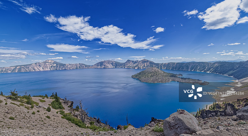 火山口湖广角视图图片素材