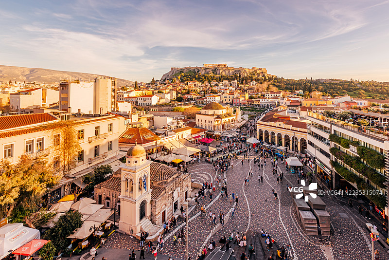 雅典天际线，远处是蒙纳斯提拉基广场和雅典卫城，航拍广角视图，希腊图片素材