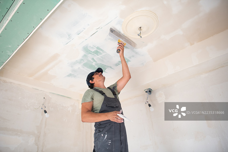 家装期间的建筑工人图片素材